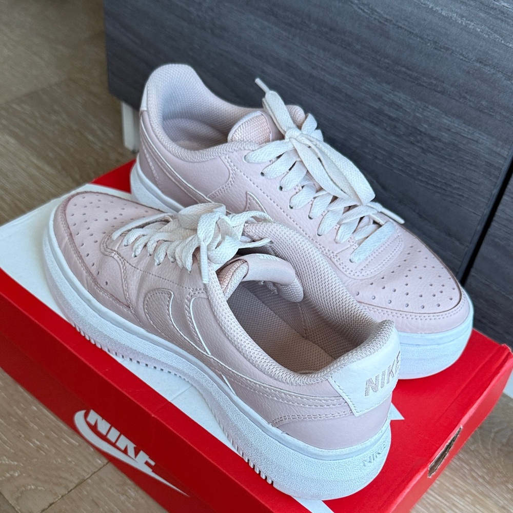 Nike Women's Sneakers in Light Pink and White